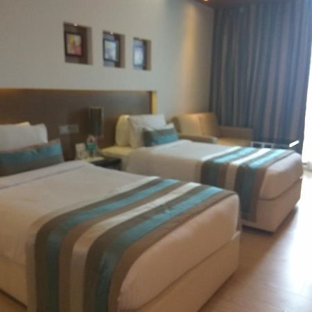 Ramada By Wyndham Navi Mumbai Hotel Exterior foto