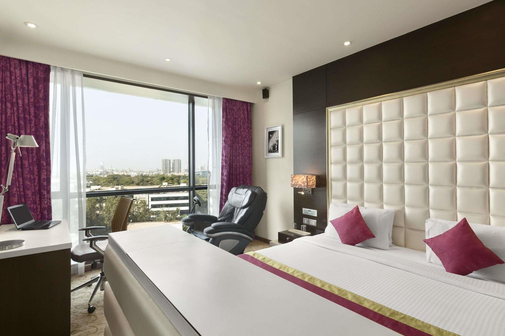 Ramada By Wyndham Navi Mumbai Hotel Exterior foto