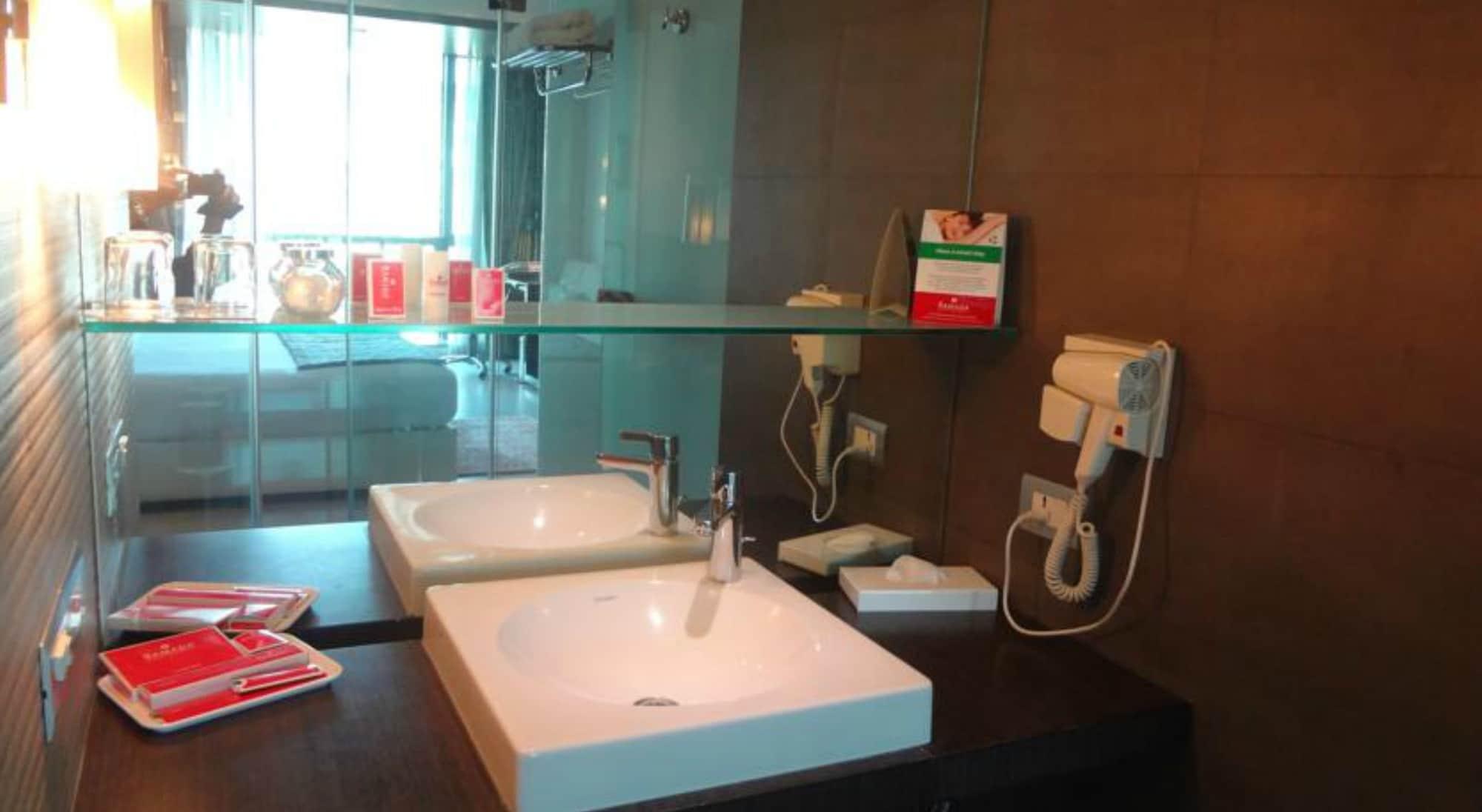 Ramada By Wyndham Navi Mumbai Hotel Exterior foto