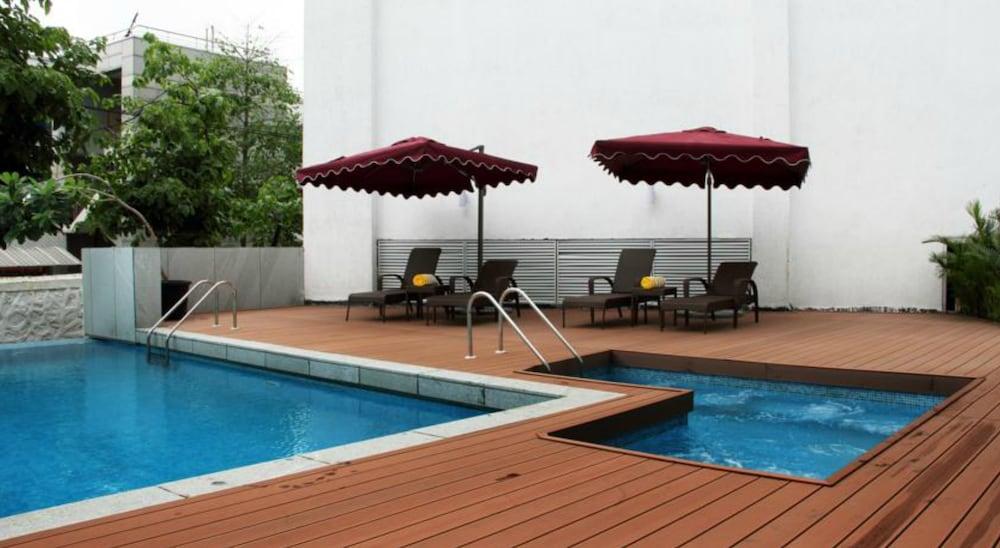 Ramada By Wyndham Navi Mumbai Hotel Exterior foto