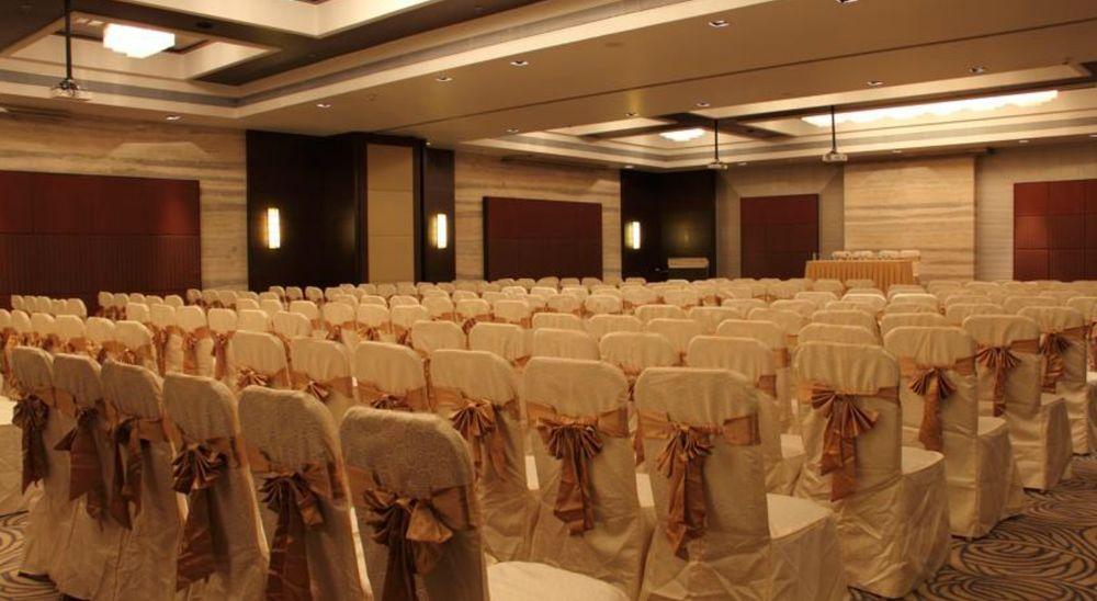 Ramada By Wyndham Navi Mumbai Hotel Exterior foto