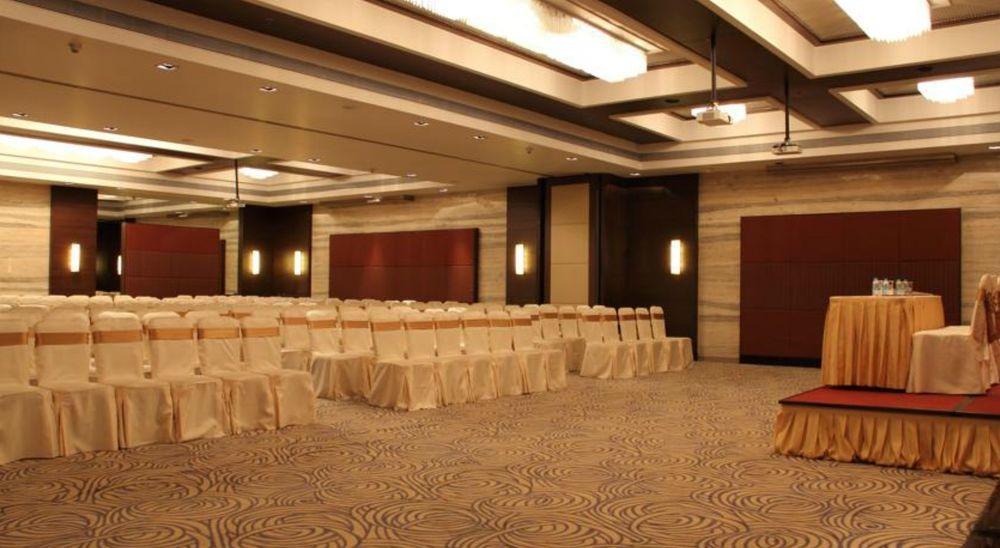Ramada By Wyndham Navi Mumbai Hotel Exterior foto