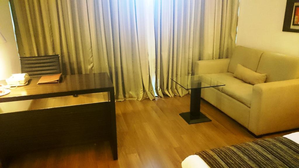 Ramada By Wyndham Navi Mumbai Hotel Exterior foto