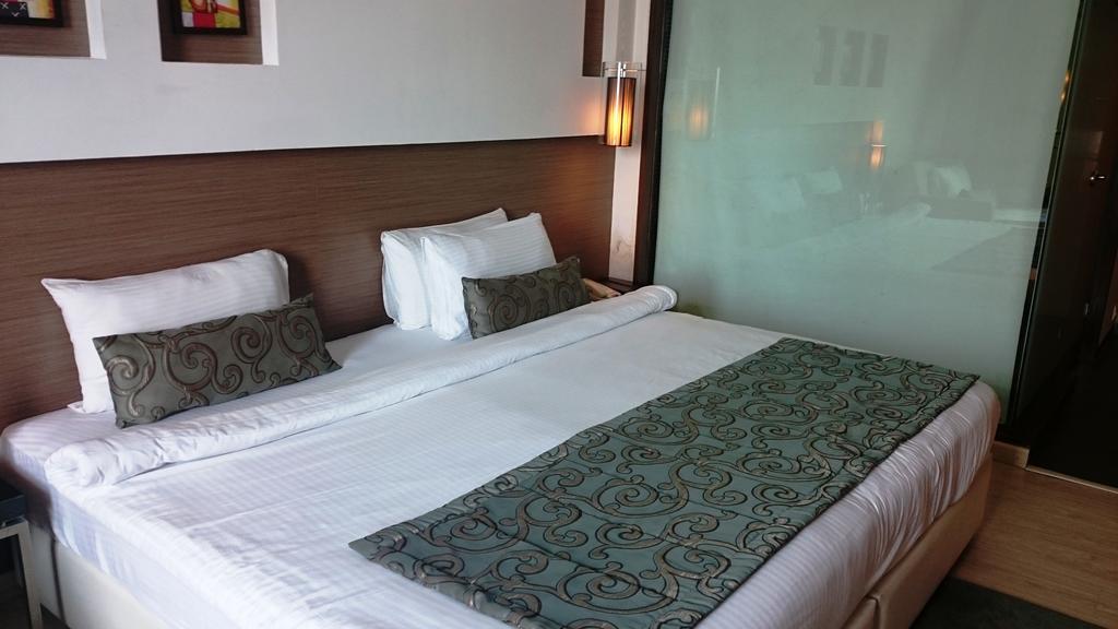 Ramada By Wyndham Navi Mumbai Hotel Exterior foto