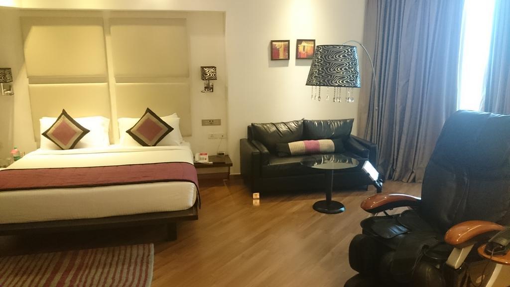 Ramada By Wyndham Navi Mumbai Hotel Exterior foto