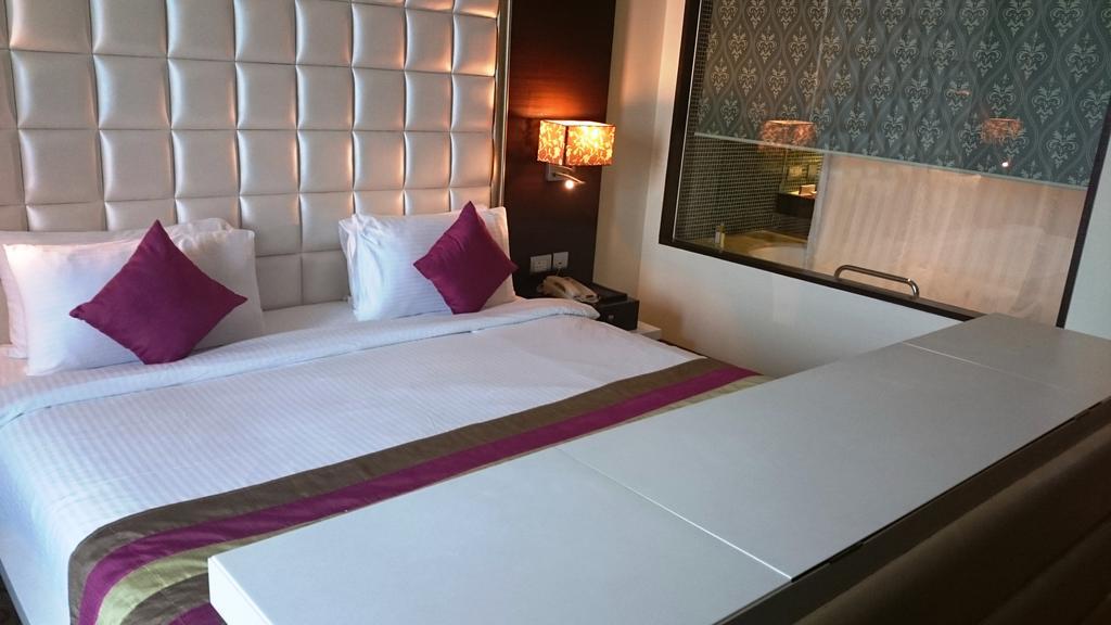 Ramada By Wyndham Navi Mumbai Hotel Exterior foto
