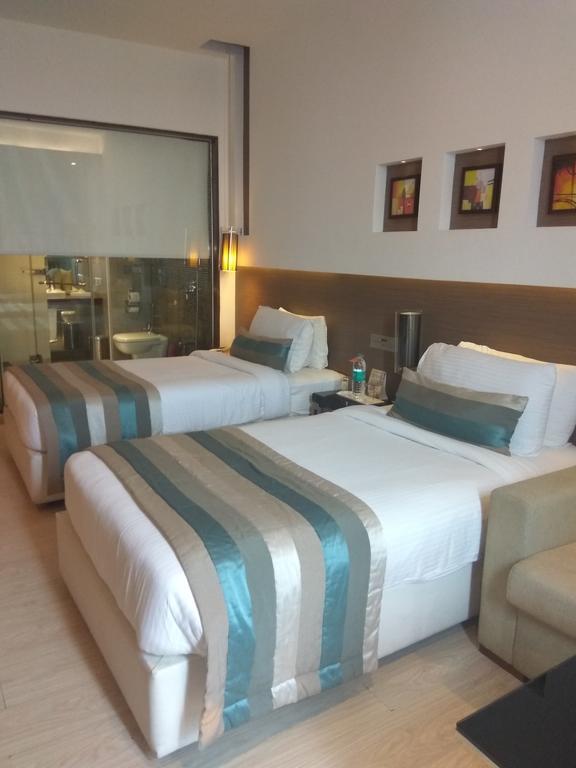 Ramada By Wyndham Navi Mumbai Hotel Exterior foto