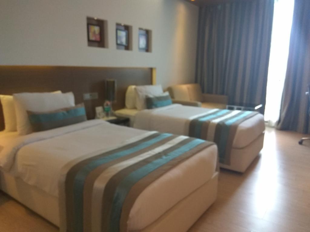 Ramada By Wyndham Navi Mumbai Hotel Exterior foto