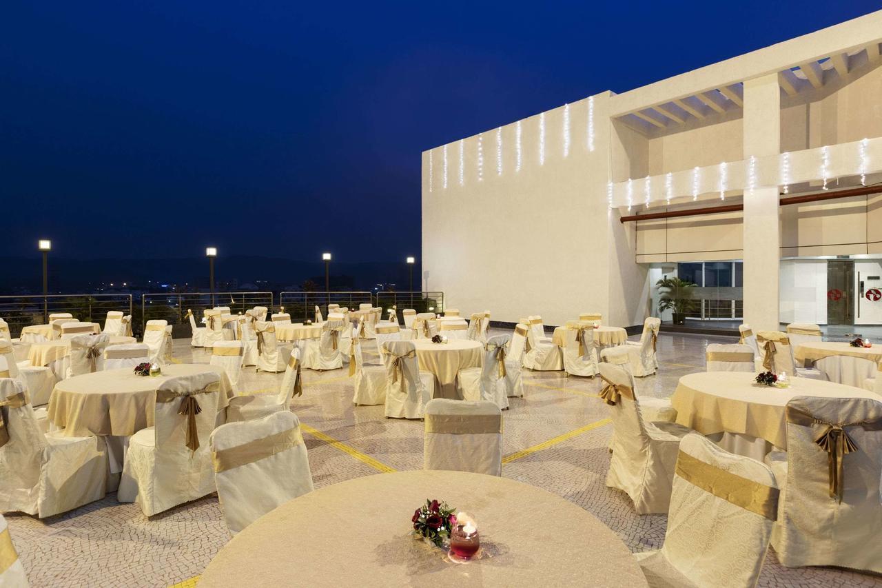 Ramada By Wyndham Navi Mumbai Hotel Exterior foto