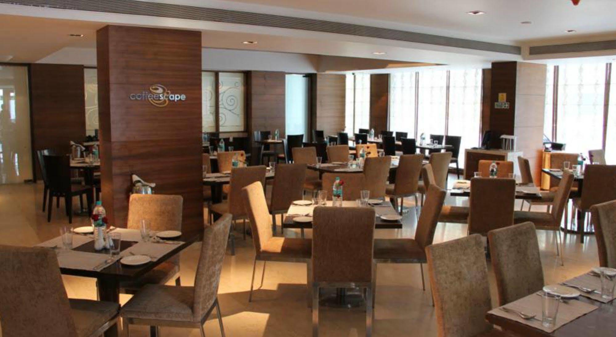 Ramada By Wyndham Navi Mumbai Hotel Exterior foto