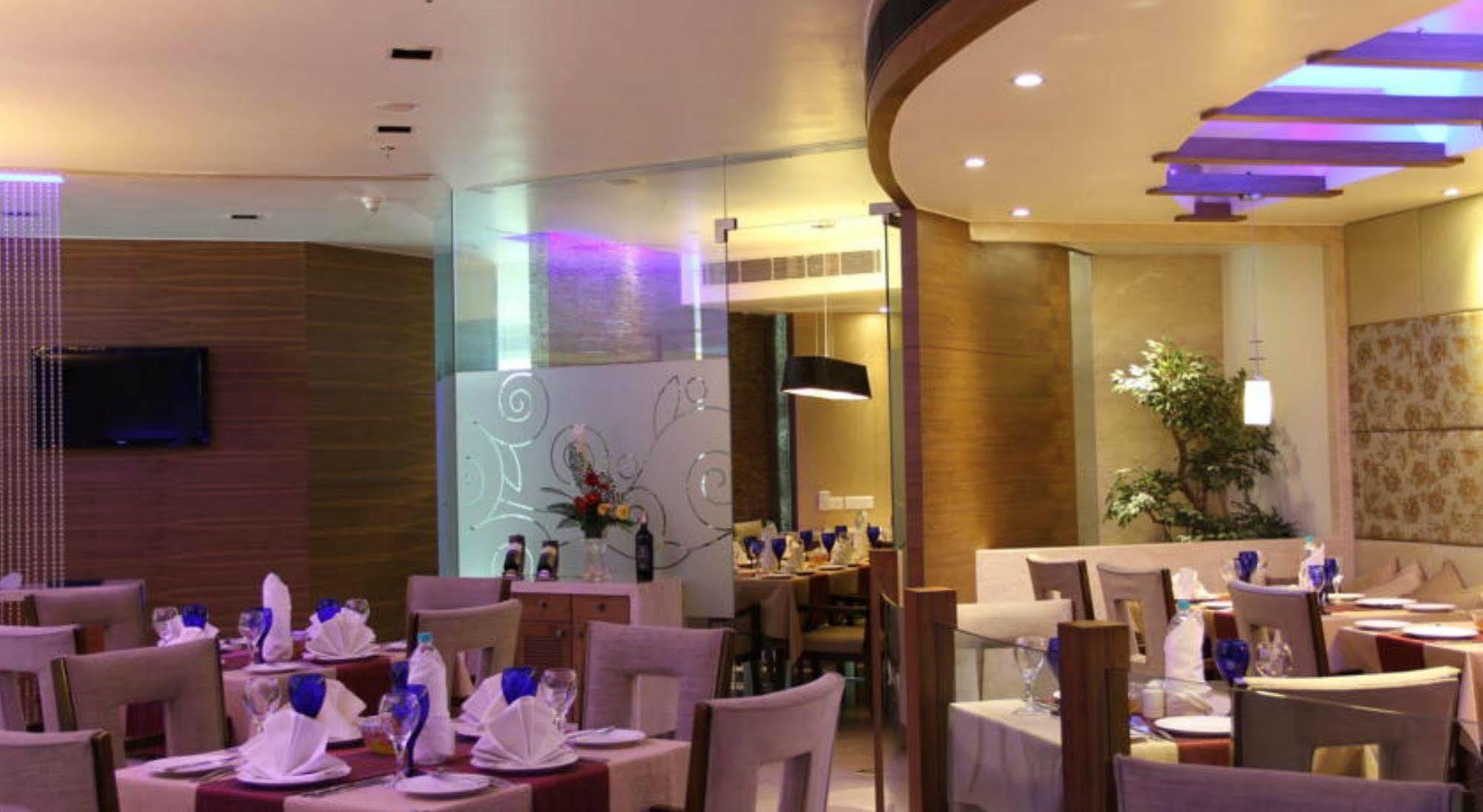 Ramada By Wyndham Navi Mumbai Hotel Exterior foto