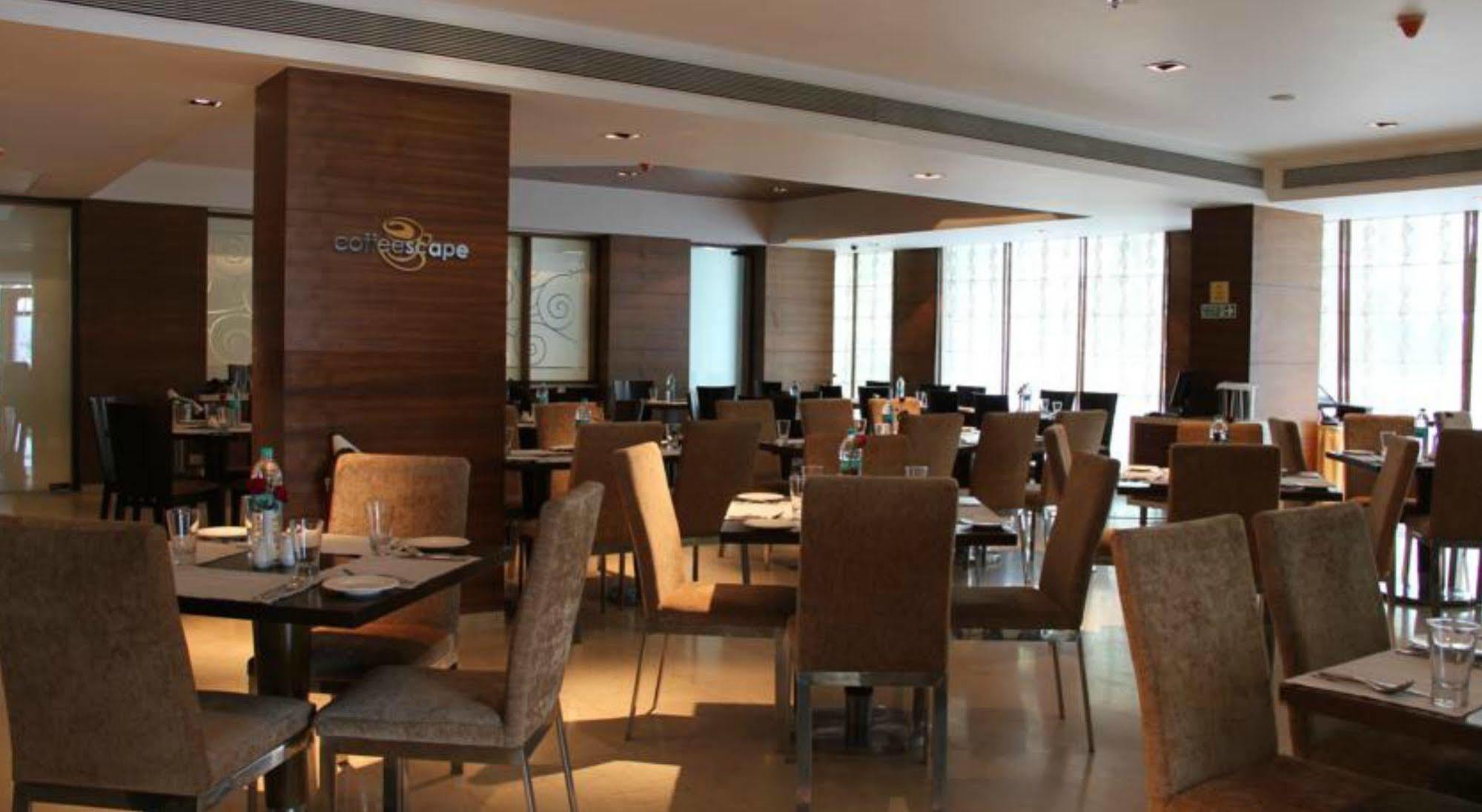 Ramada By Wyndham Navi Mumbai Hotel Exterior foto
