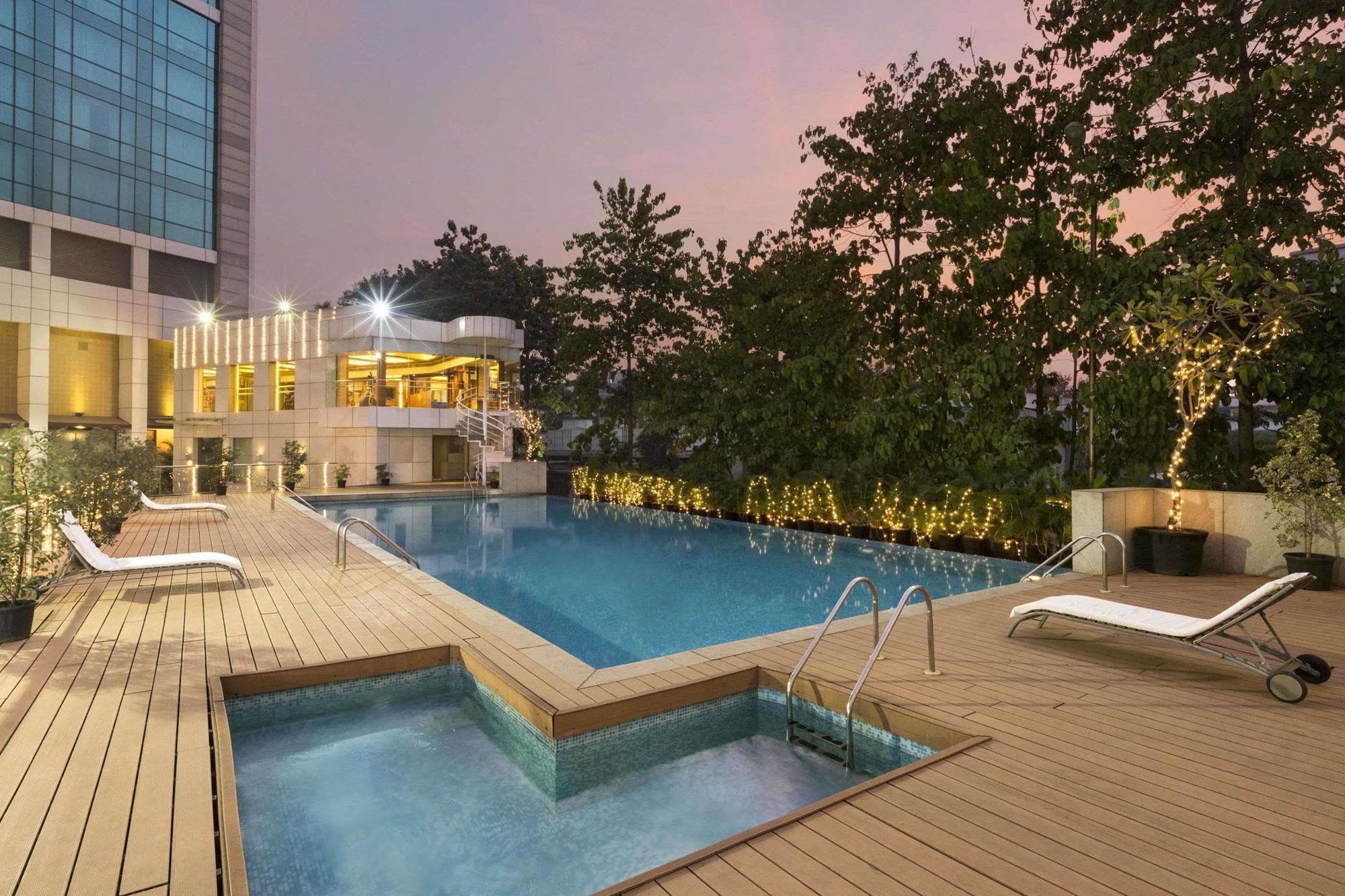 Ramada By Wyndham Navi Mumbai Hotel Exterior foto