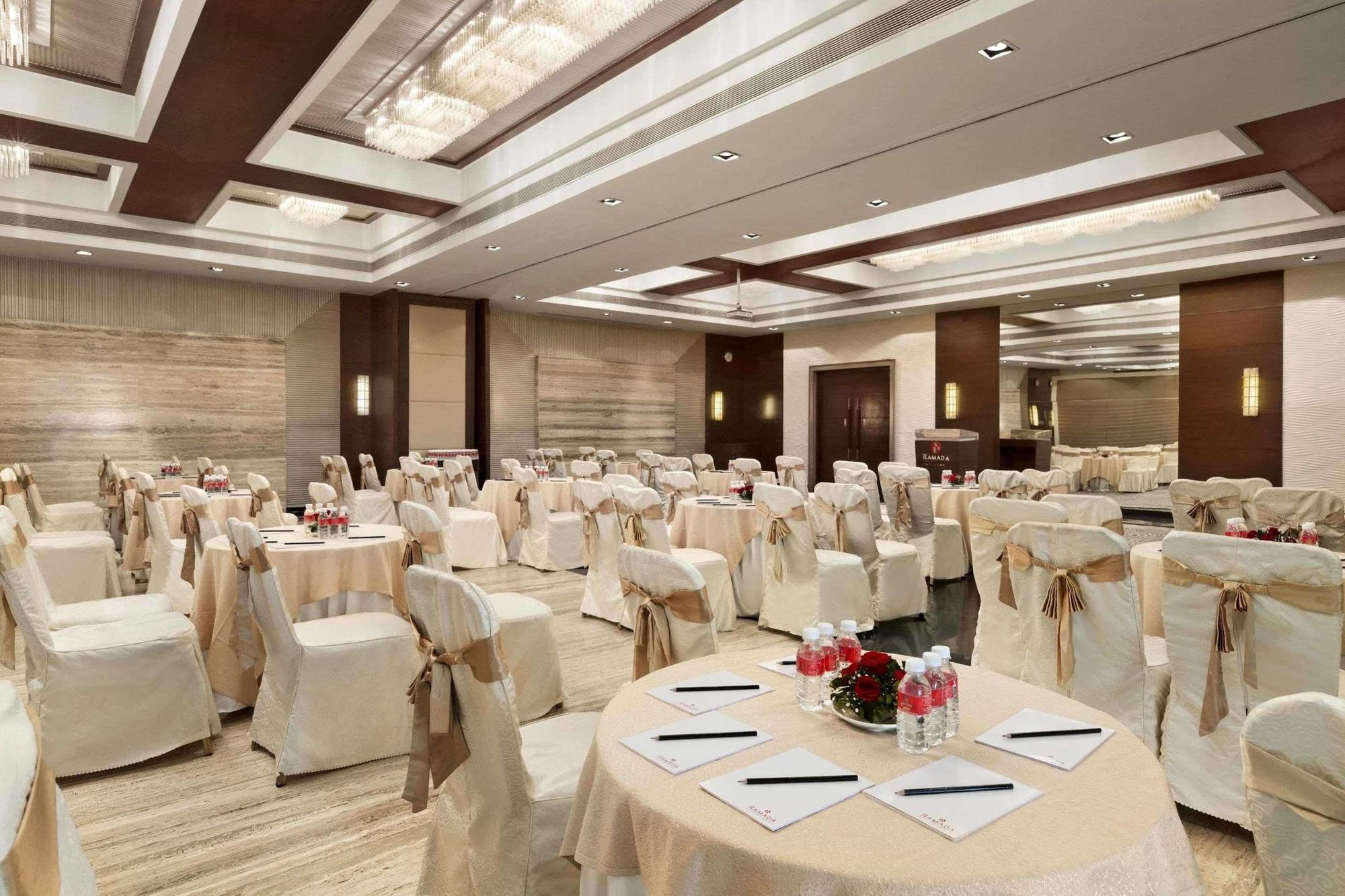 Ramada By Wyndham Navi Mumbai Hotel Exterior foto